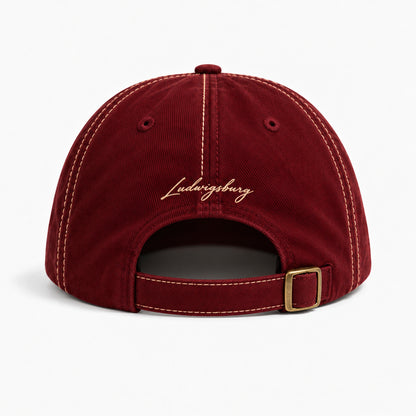 Weinrote Brother Company Cap von hinten mit „Ludwigsburg“-Stick, verstellbarem Riemen und messingfarbener Schnalle