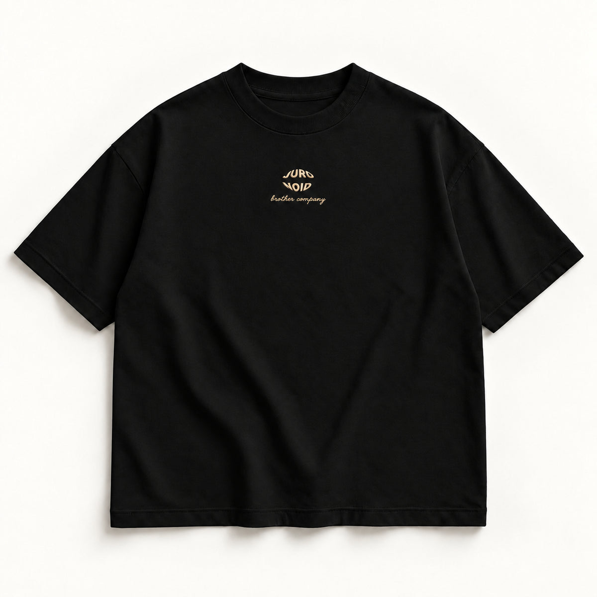 Schwarzes More Alive Tee, Vorderseite mit kleinem JURONOID-Stick in Champagner auf der Brust