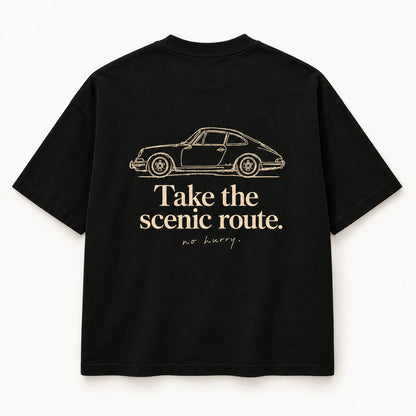 Schwarzes Scenic Route Tee, Rücken mit heller Coupé-Zeichnung, „Take the scenic route.“ und „no hurry.“