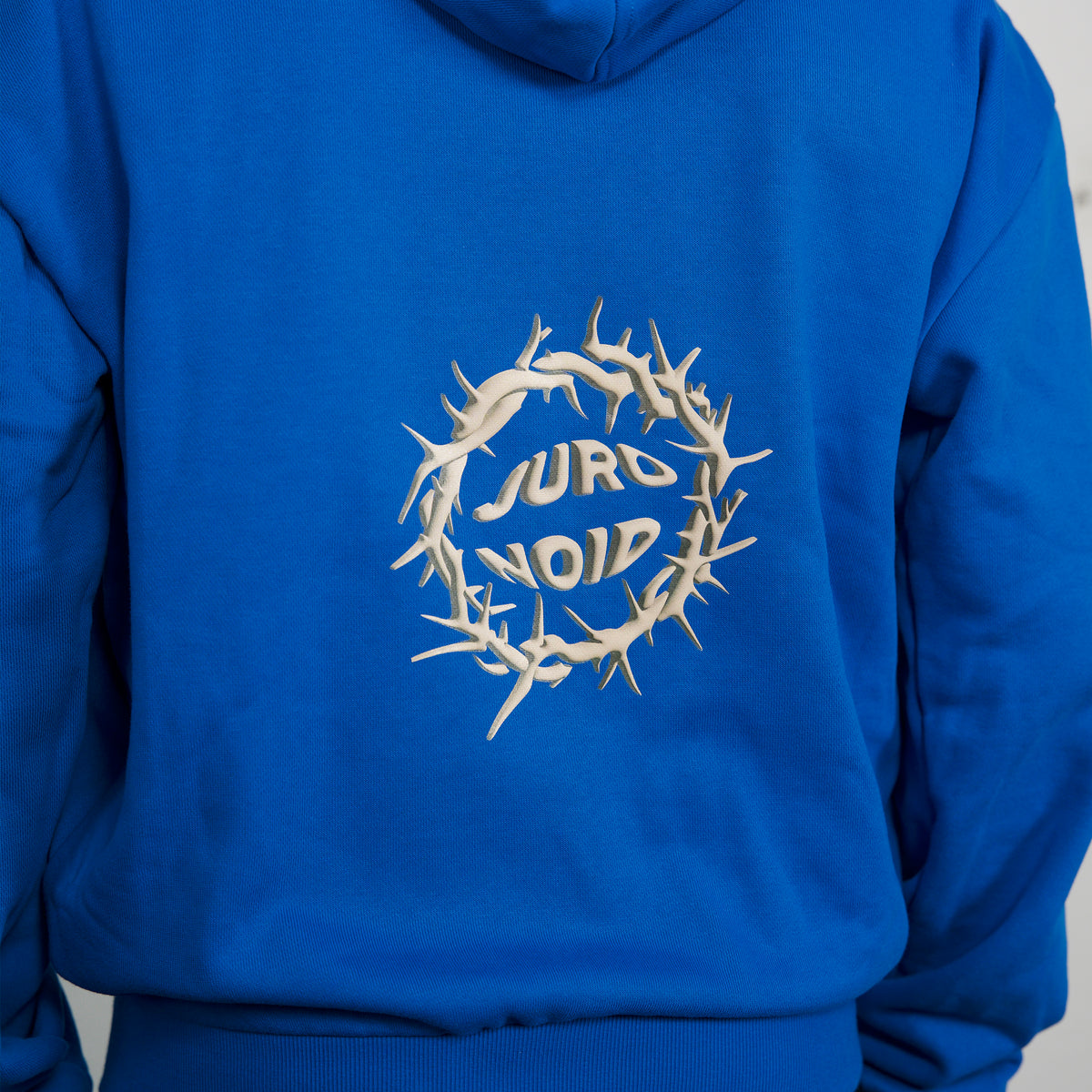 Blauer Zip-Hoodie aus dem bestehenden JURONOID Sortiment, Rückenansicht