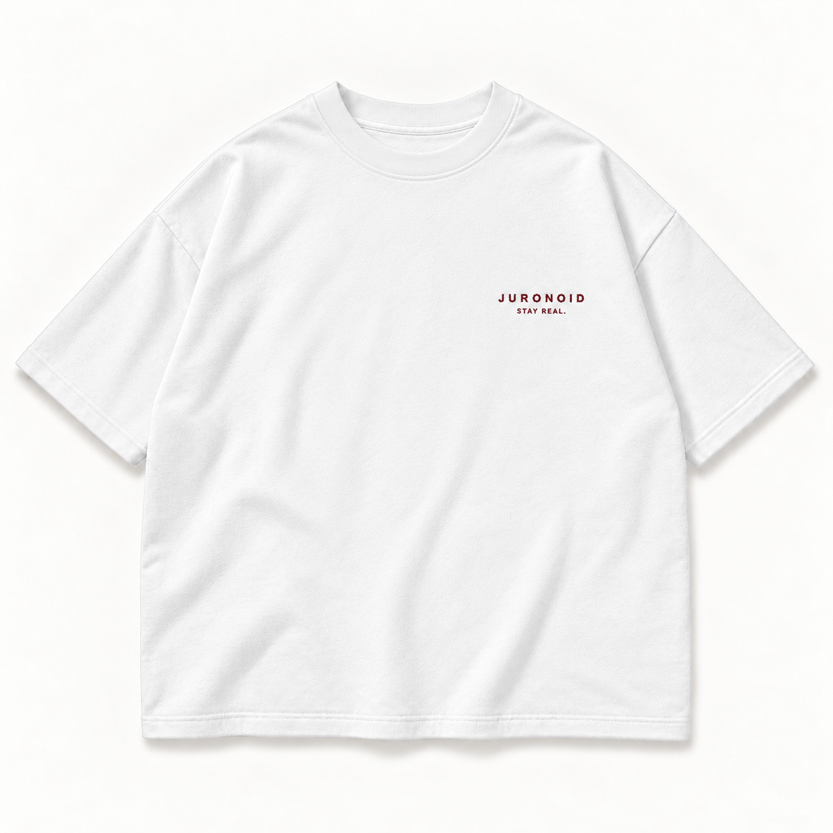 Weißes JURONOID Always Yourself T-Shirt von vorne mit kleinem weinrotem Bruststick „JURONOID Stay Real.“