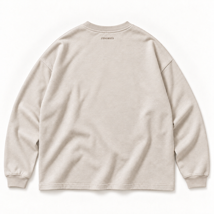 Beiges JURONOID Handle With Care Longsleeve von hinten mit dezentem braunem JURONOID-Nackenstick