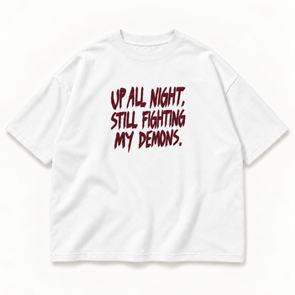JURONOID Still Awake T-Shirt in Weiß von vorne mit weinrotem Brush-Print „Up all night. Still fighting my demons.“